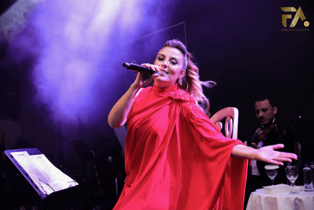 Aslı Hünel profil fotoğrafı