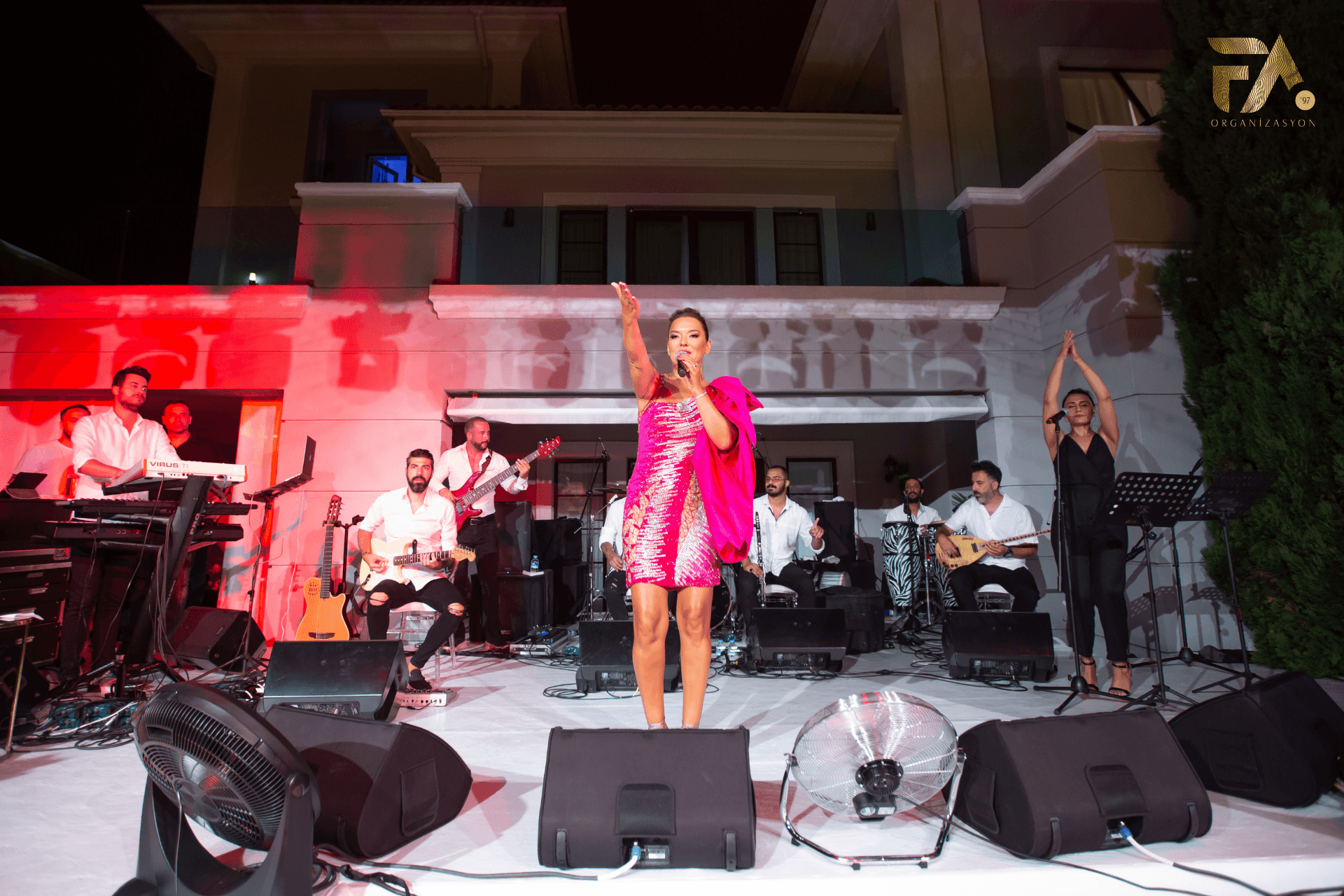 Demet Akalın profil fotoğrafı