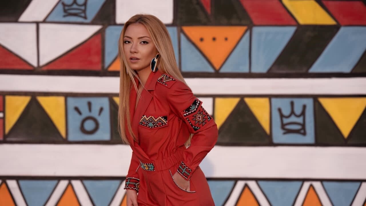 Ece Seçkin profil fotoğrafı