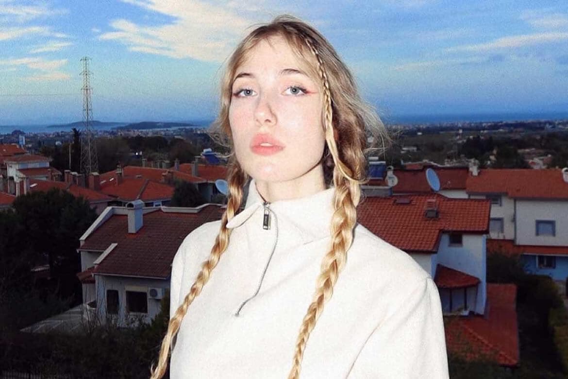 Güneş (Şarkıcı) profil fotoğrafı