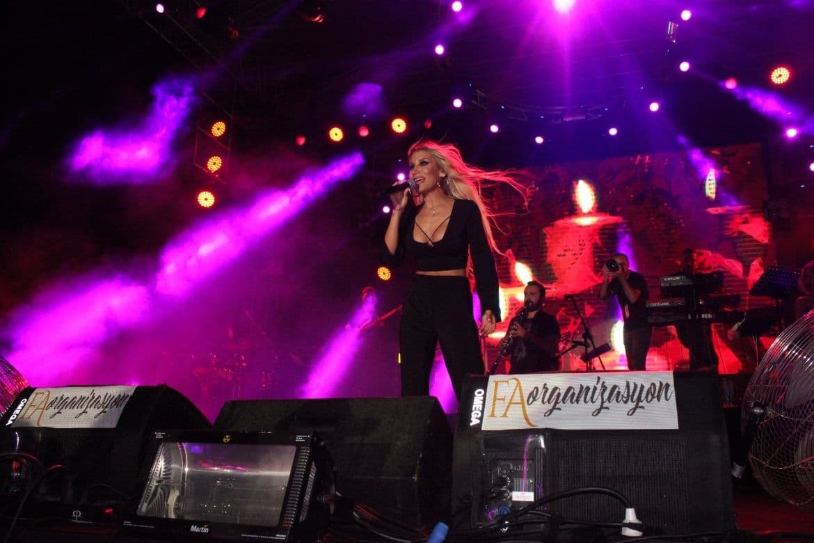 İrem Derici profil fotoğrafı