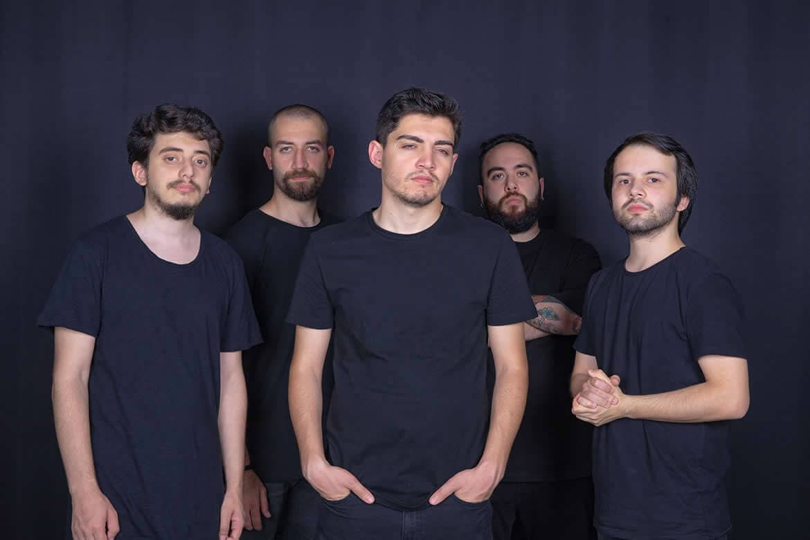 Mavi Gri profil fotoğrafı